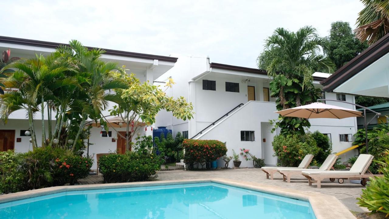 Red Knight Gardens Hotel