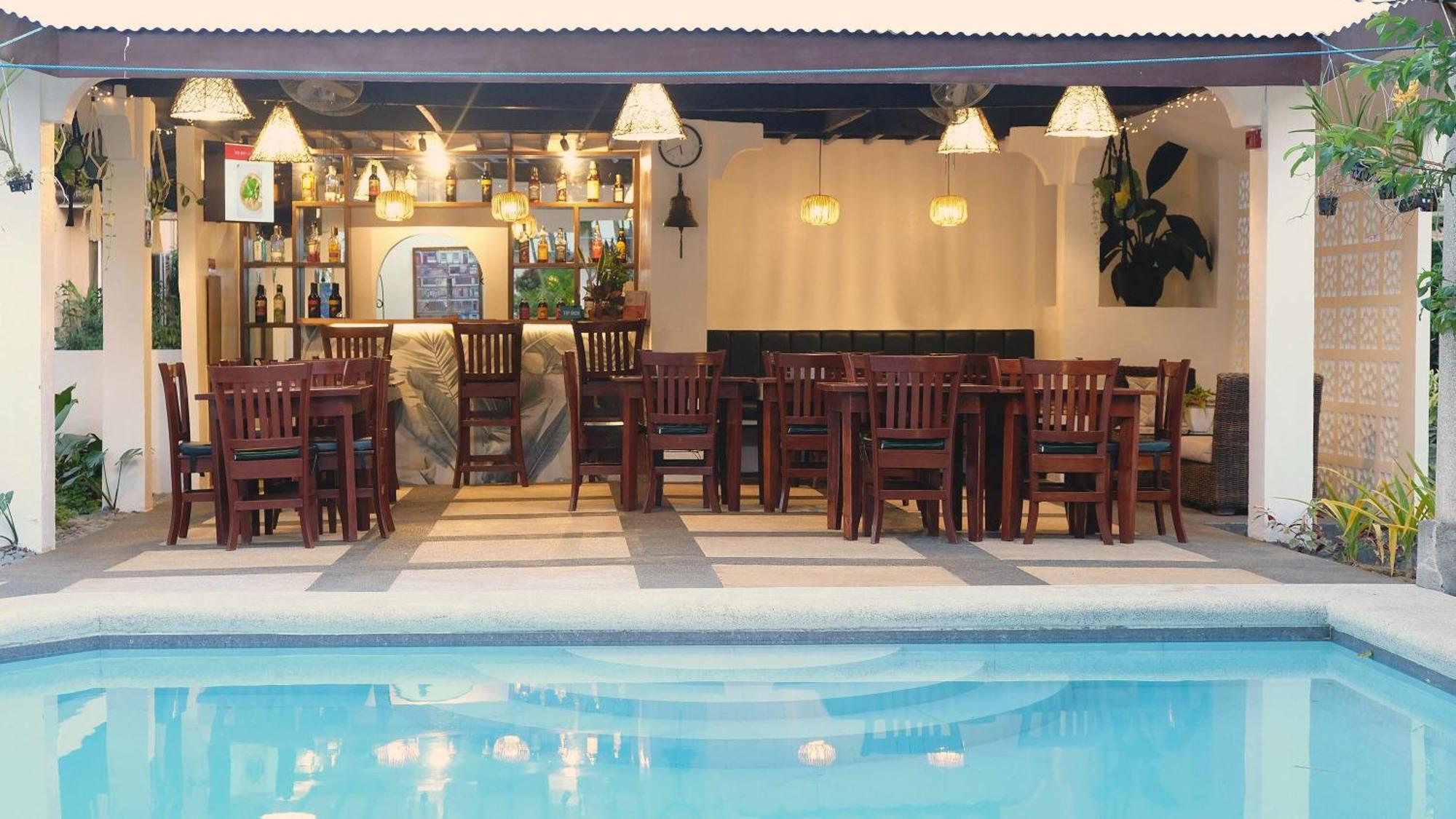 Red Knight Gardens Hotel 2*