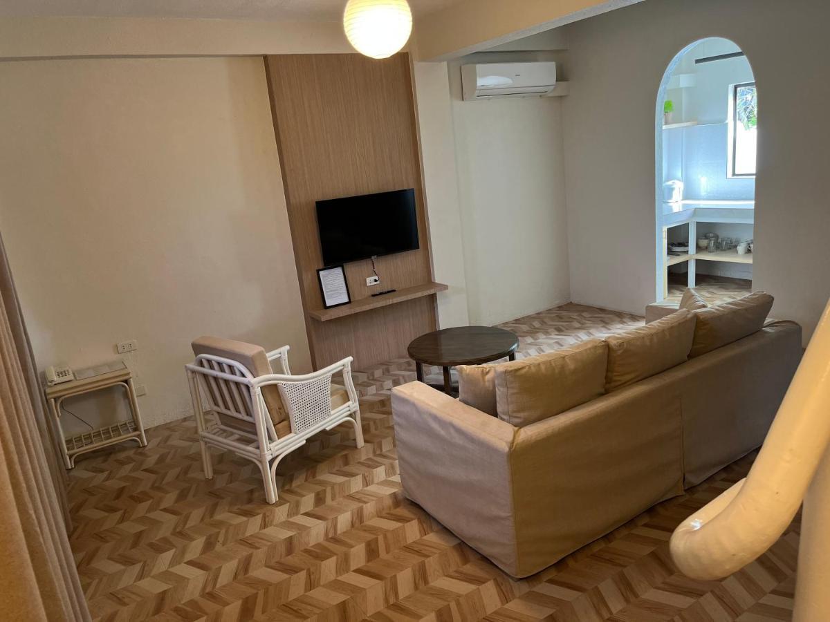 Red Knight Gardens Hotel 2*