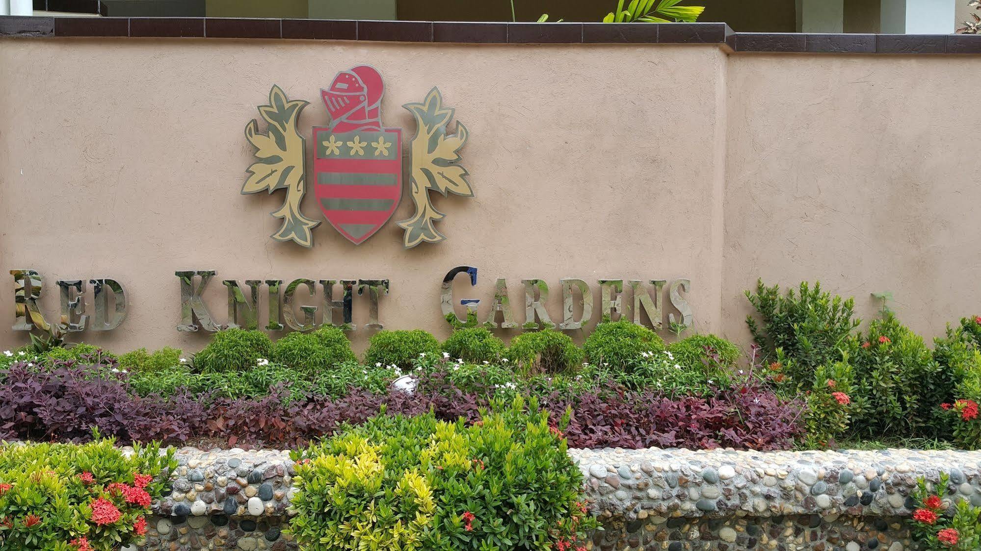 Red Knight Gardens 2*