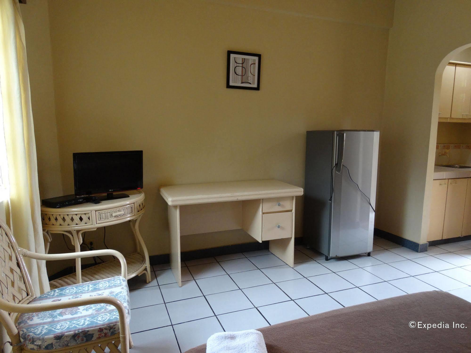 Red Knight Gardens Hotel 2*
