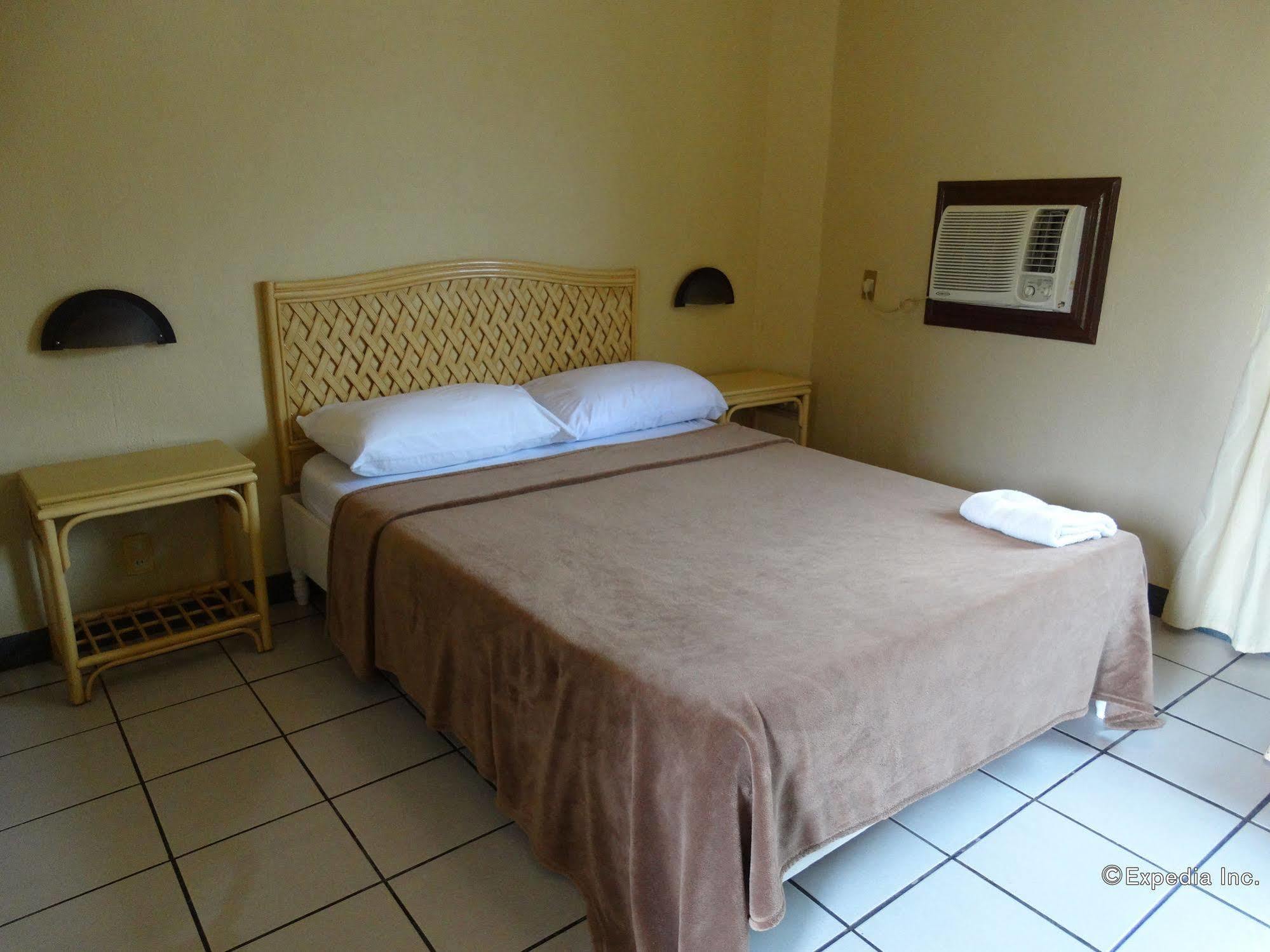 Red Knight Gardens Hotel
