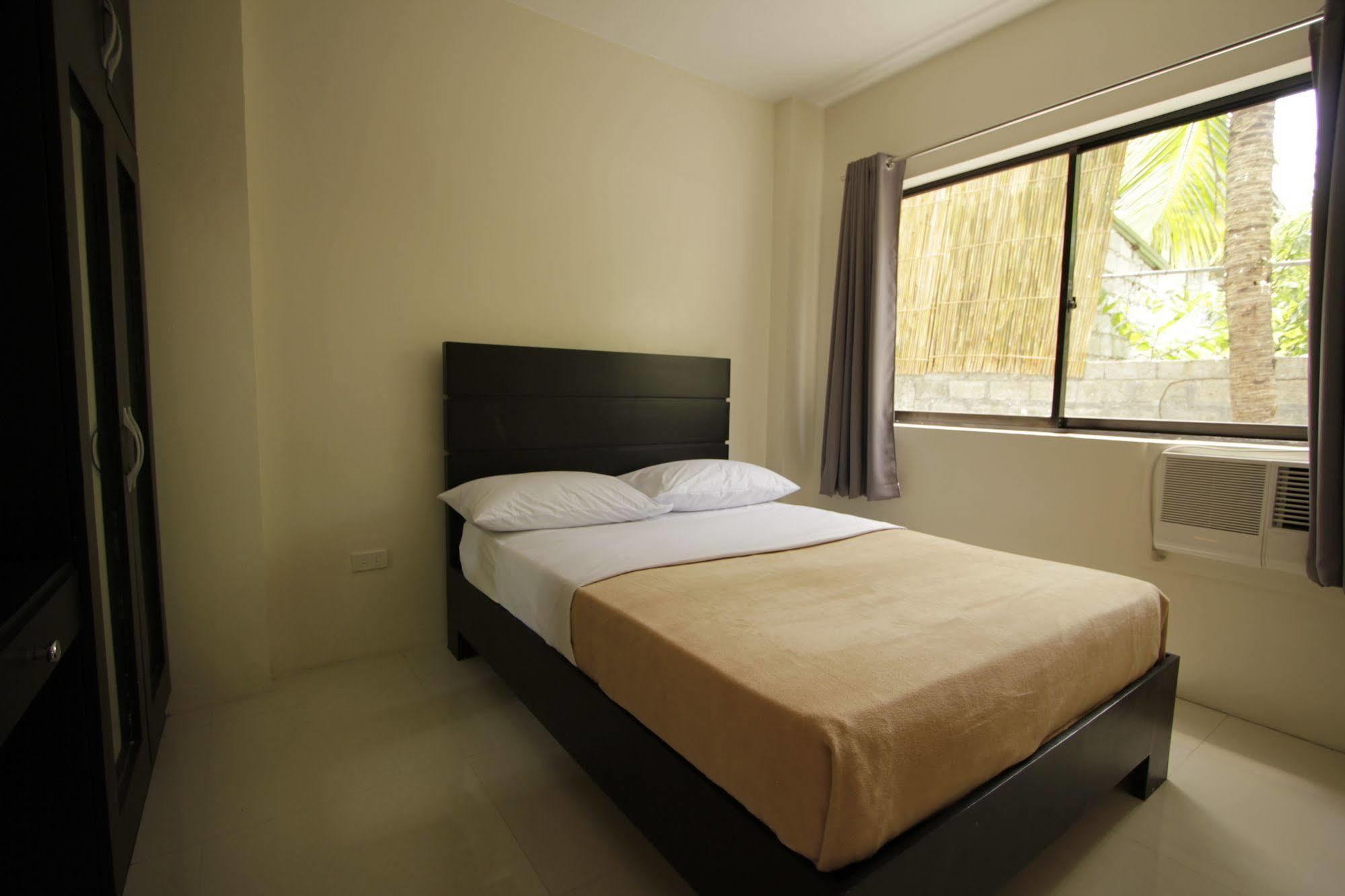 Red Knight Gardens Hotel 2*